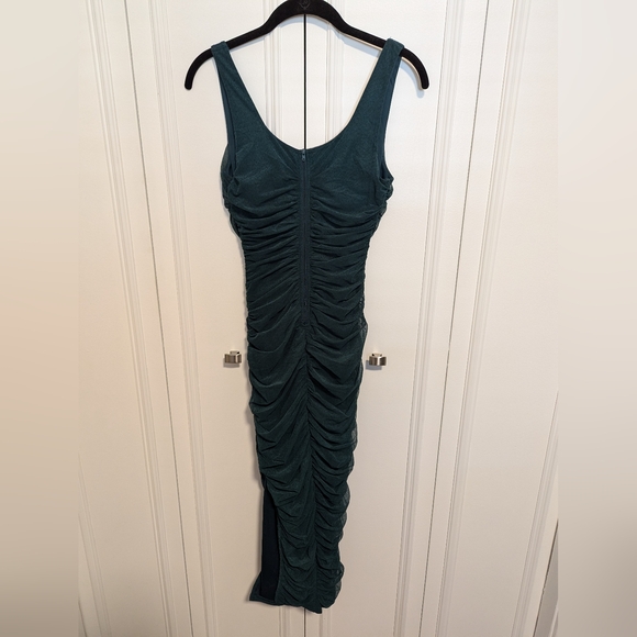 Woman's dark green fitted ruched midi dress - Picture 4 of 6